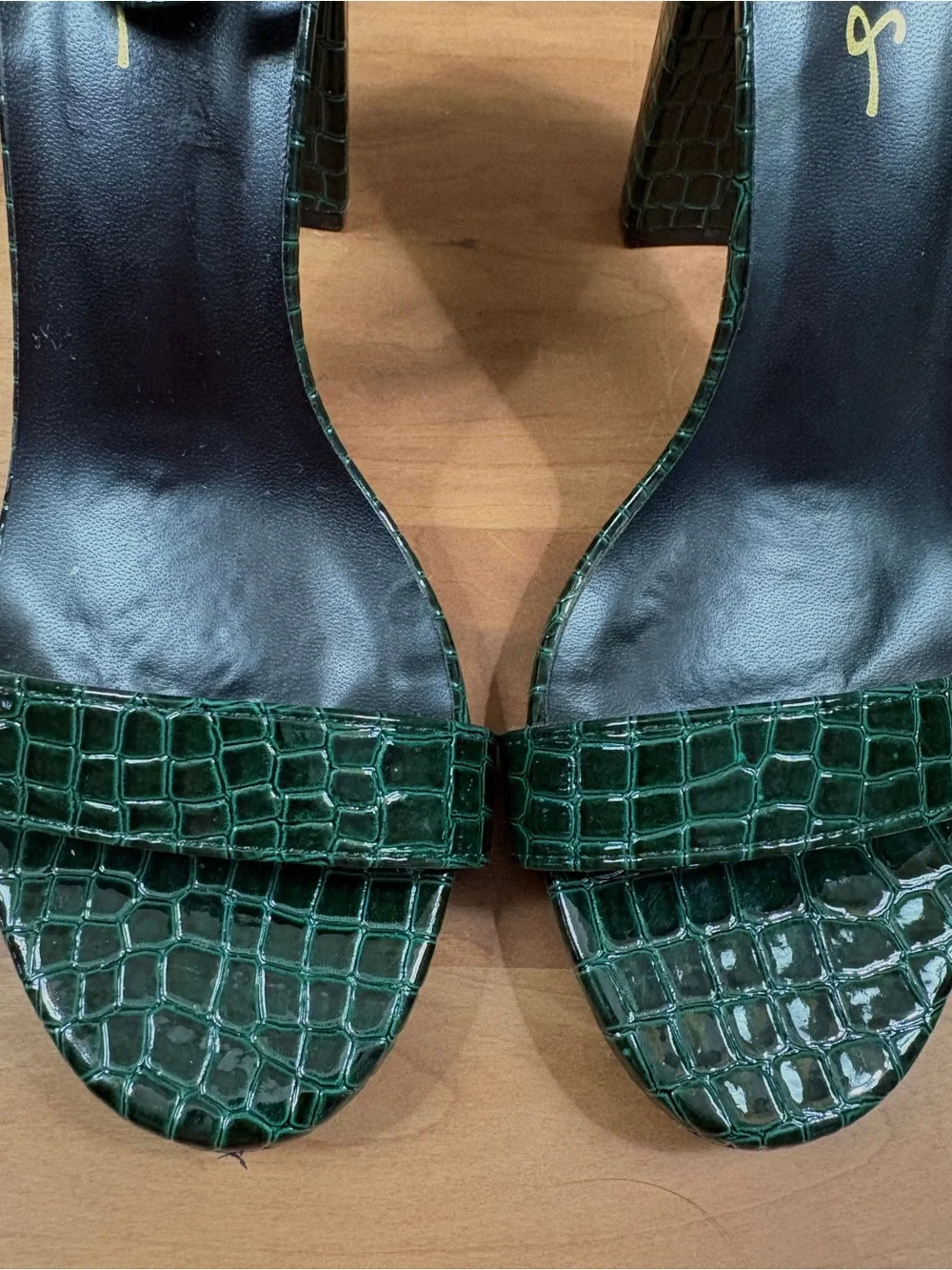 Lulus Taylor Evergreen Crocodile-Embossed Block Heel Sandals Ankle Strap size 8